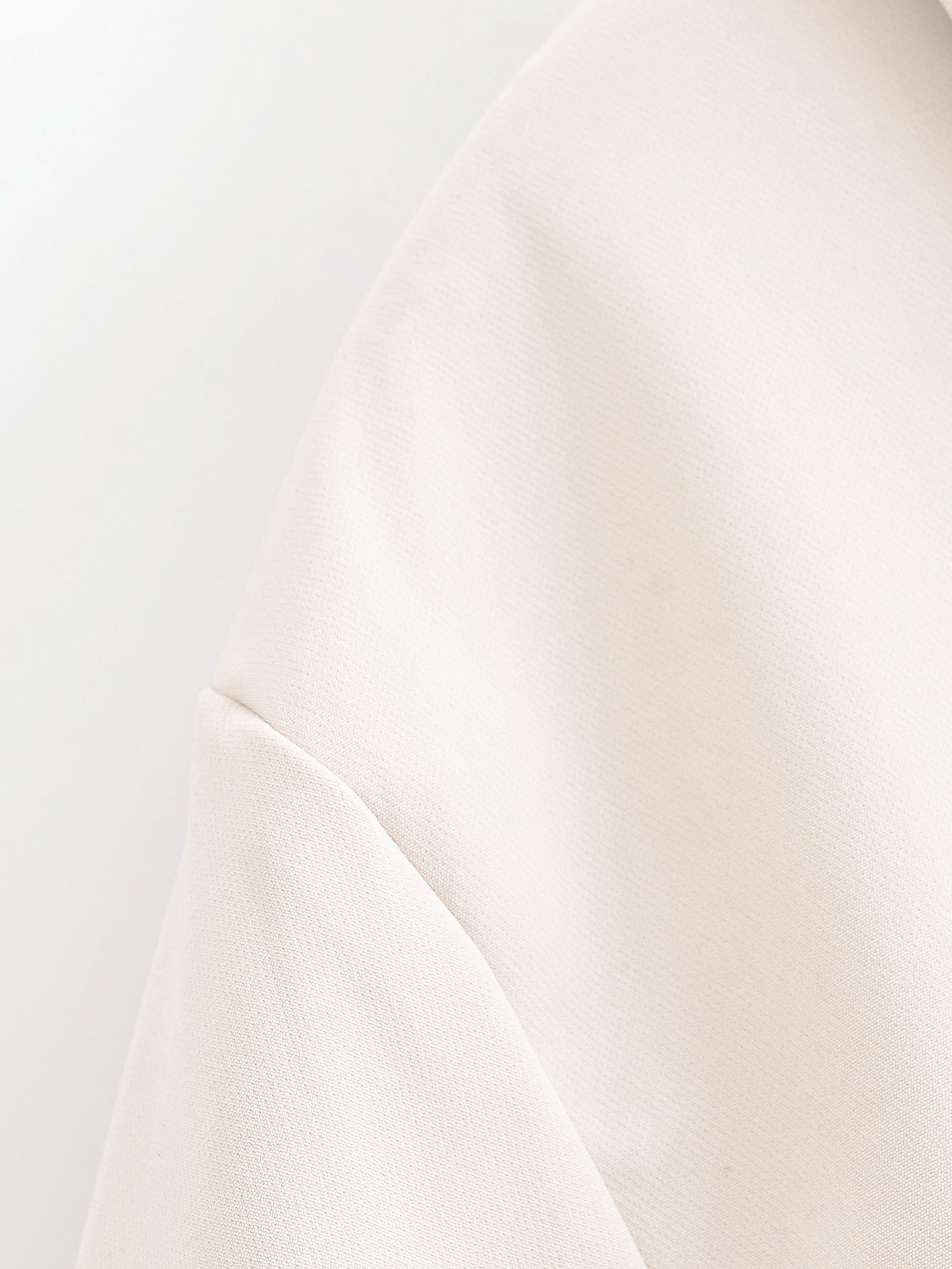 Jaqueta A Sentinela de Hawkins: Bomber Exclusiva TRAF - Atitude e Conforto Vintage.