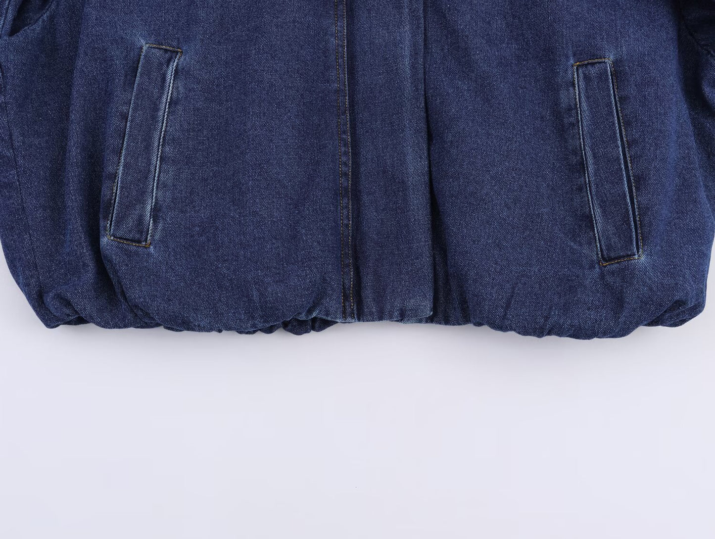Jaqueta de Hawkins: Bomber Jeans Vintage Oversized.