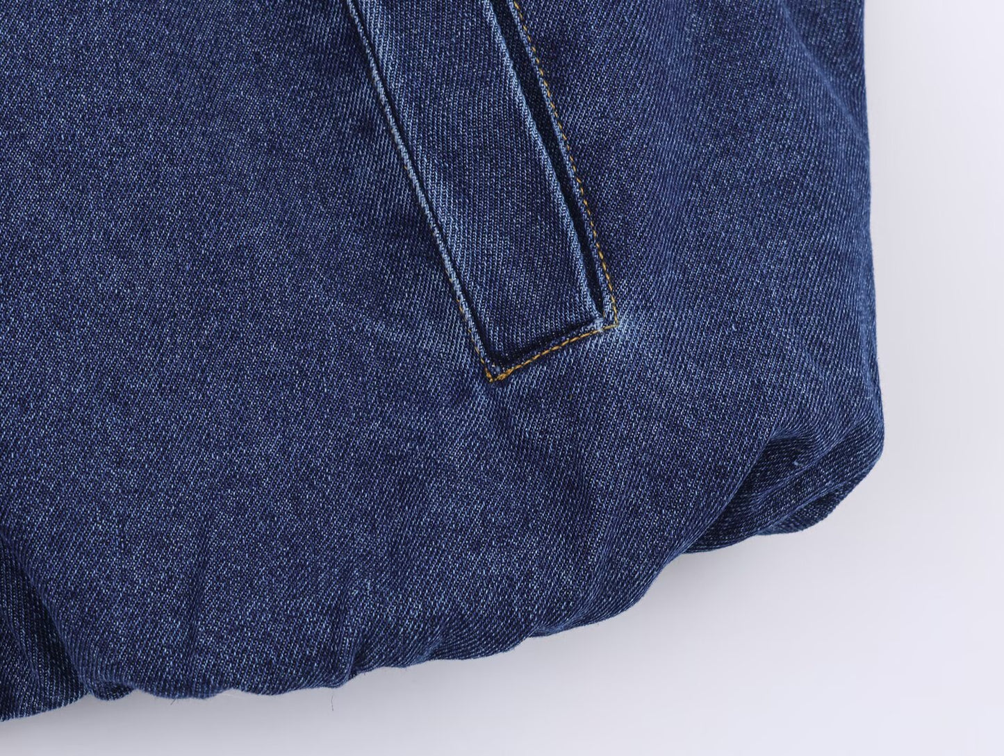 Jaqueta de Hawkins: Bomber Jeans Vintage Oversized.